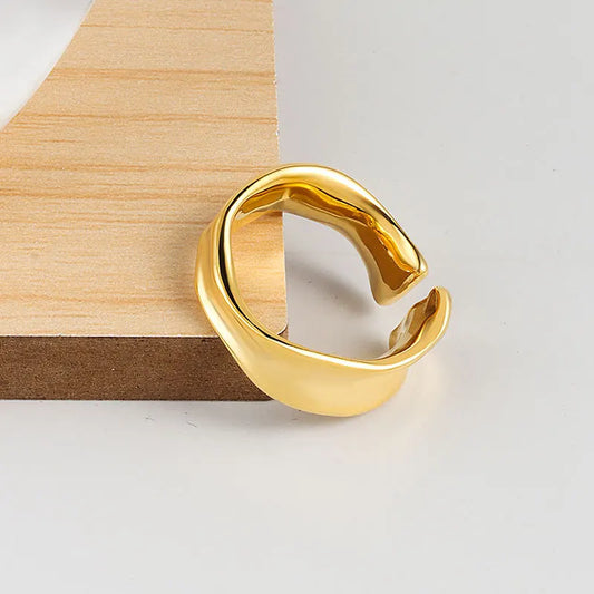 Wavy Flow Ring